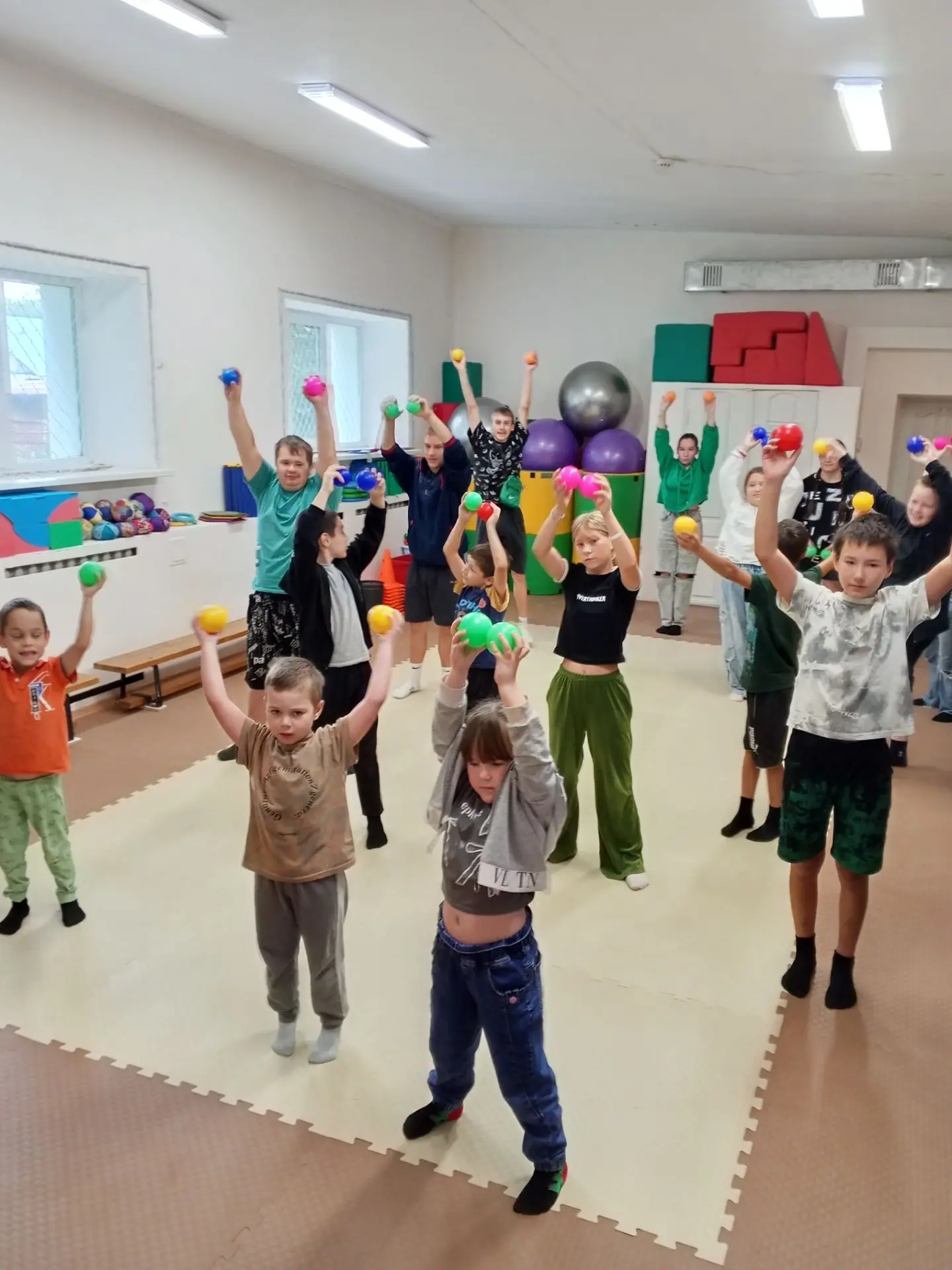 Утренняя гимнастика 🤸‍♂️ с шариками!