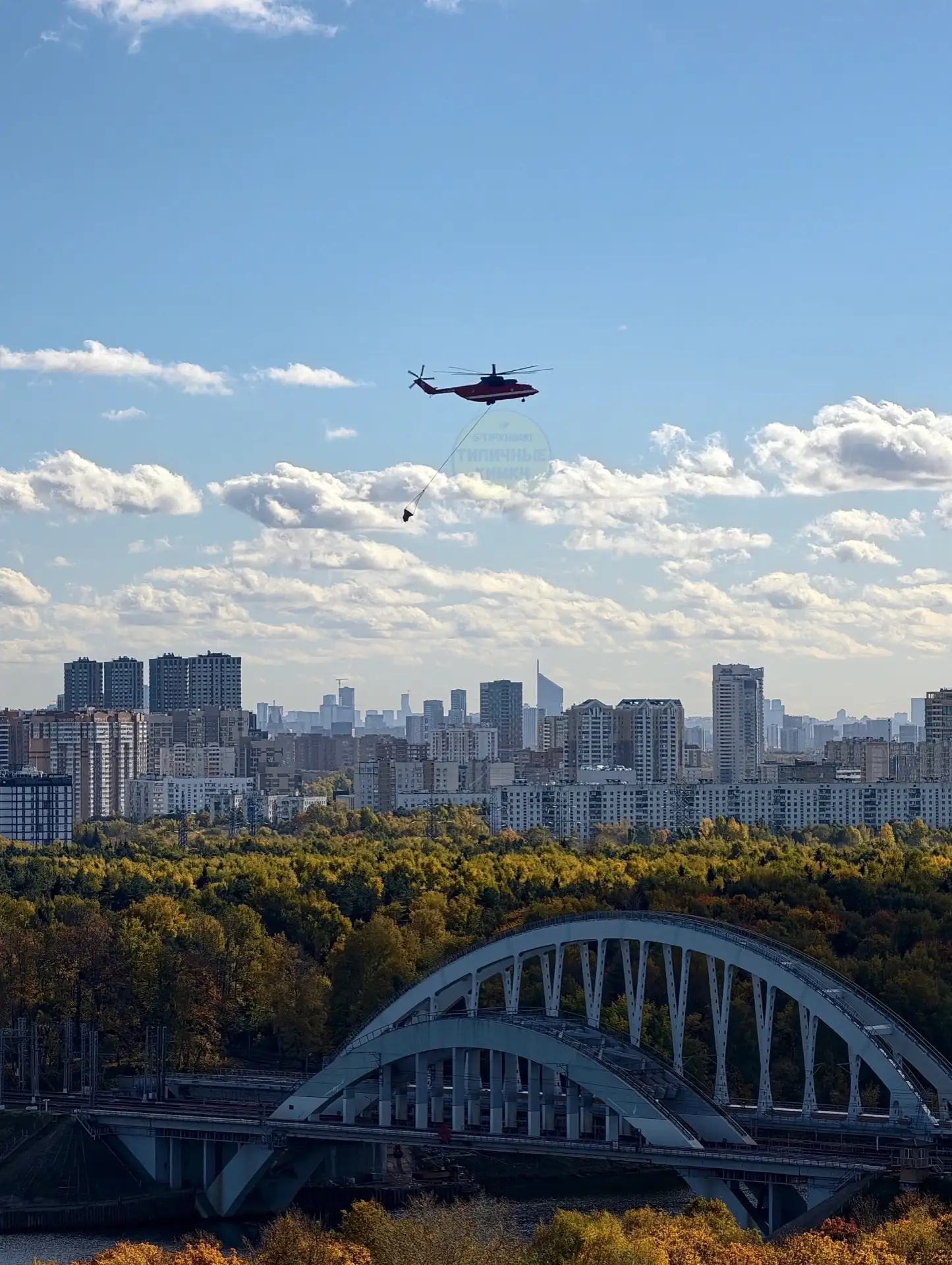 ⚡⚡Опять множество пожарных вертолетов в районе Левого берега