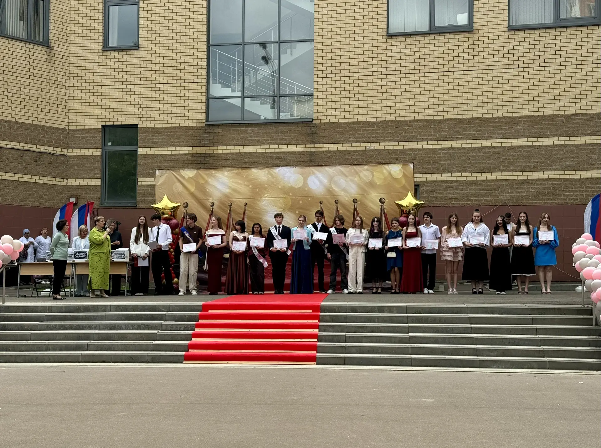 🎉 Вчера в нашей школе прошло торжественное мероприятие для выпускников девятых классов!

336 девяти