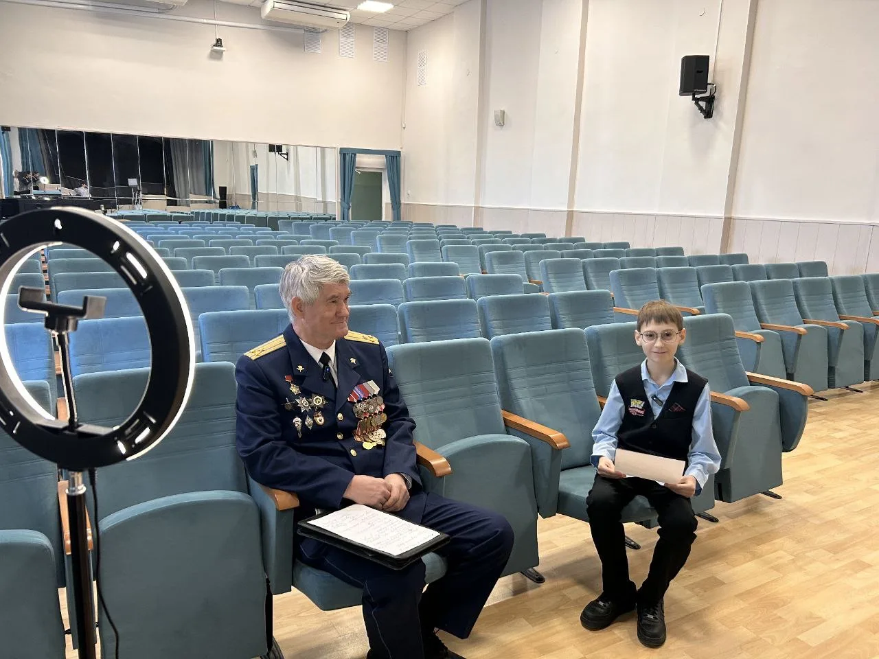 Сегодня к нам в школу пришёл полковник запаса, Геннадий Александрович Поздняков!🎖  Медиацентр «Ракур