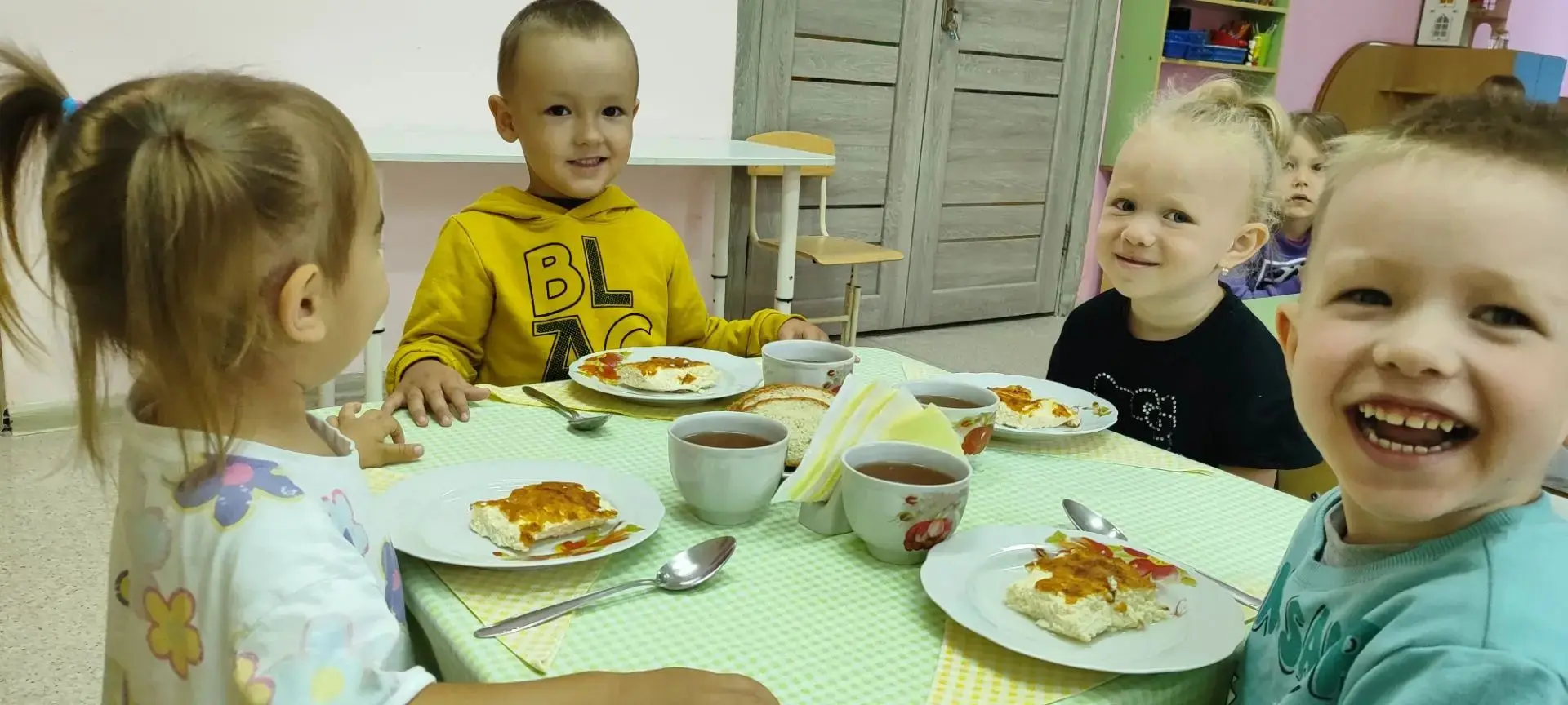Дома родители всё реже готовят омлет: то день слишком суетливый, то хочется чего-то «по...