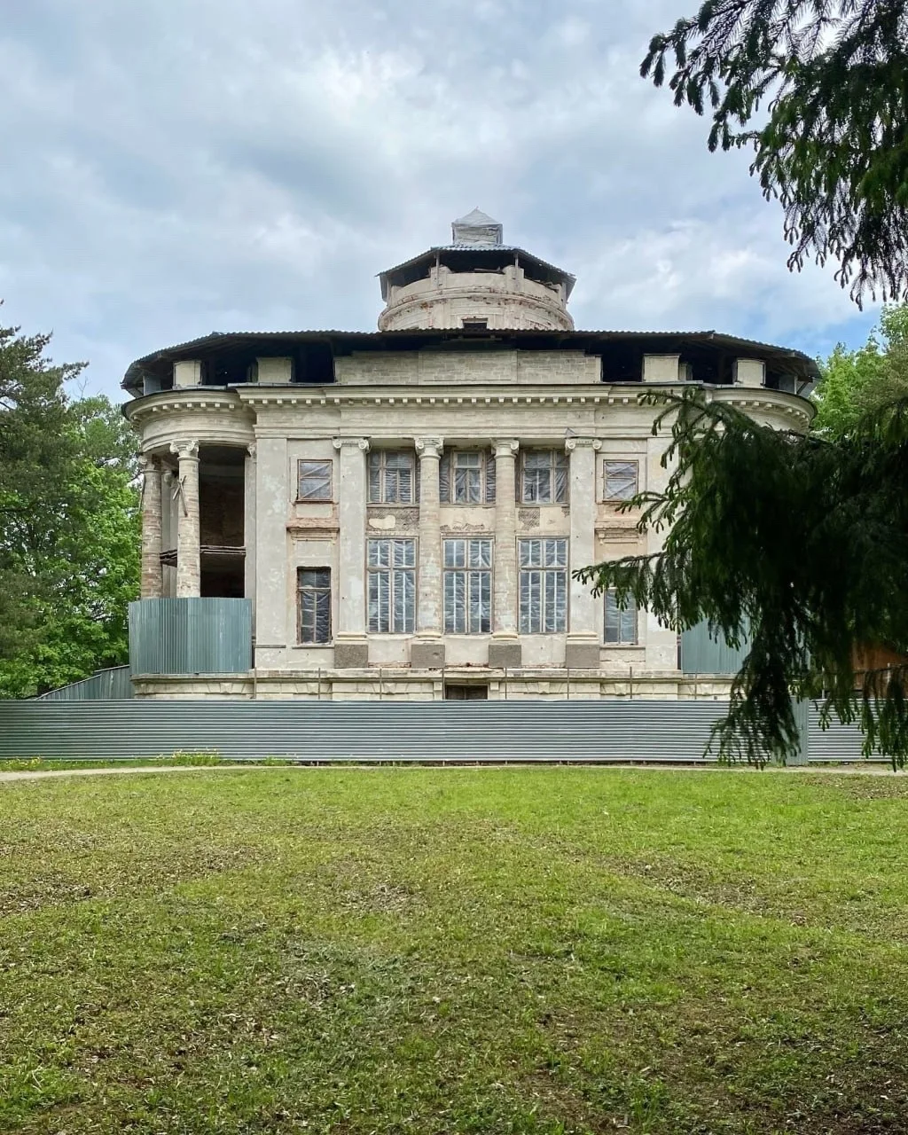 🌳 В селе Тайцы Гатчинского района находится усадебный парк Демидовых — памятник садово...