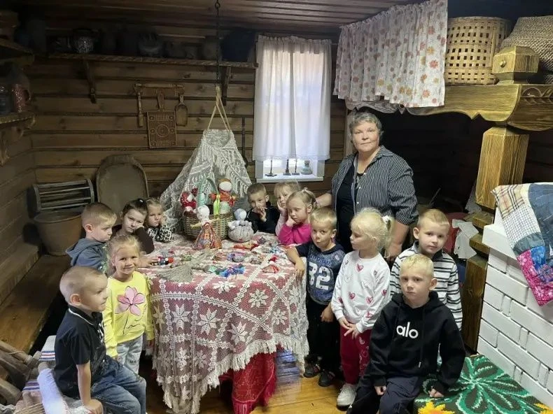 Как жили без розеток и интернета?