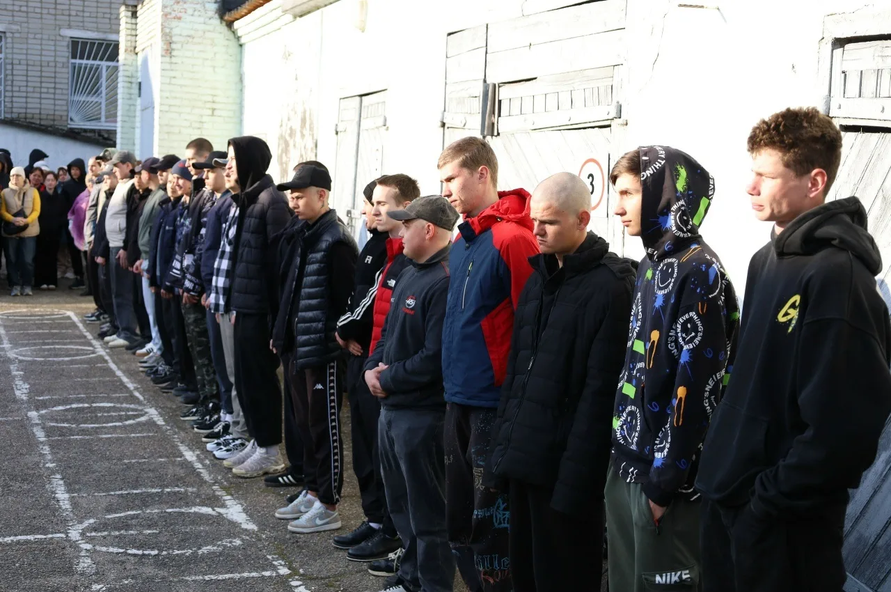 ❤ Провожаем наших героев! Сегодня утром с особым чувством провожали в армию 28 наших парней — они от
