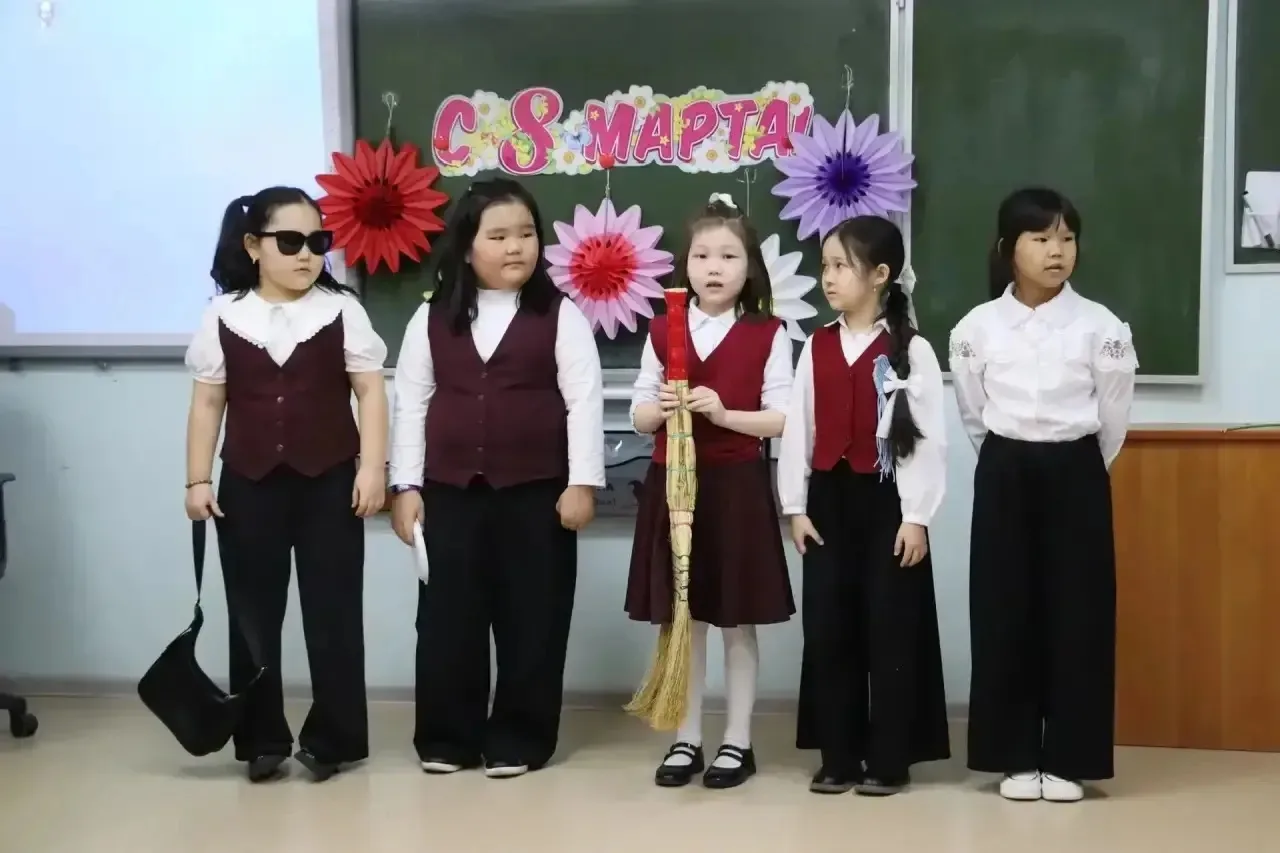 🌸 Трогательный праздник в 1 «В» классе к 8 Марта 🌸  В 1 в классе прошёл незабываемый праздник «Для м