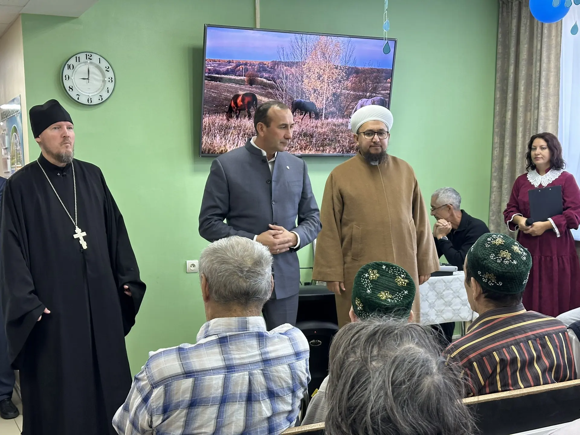 В Декаду пожилых людей всё больше времени хочется уделить нашему старшему поколению.