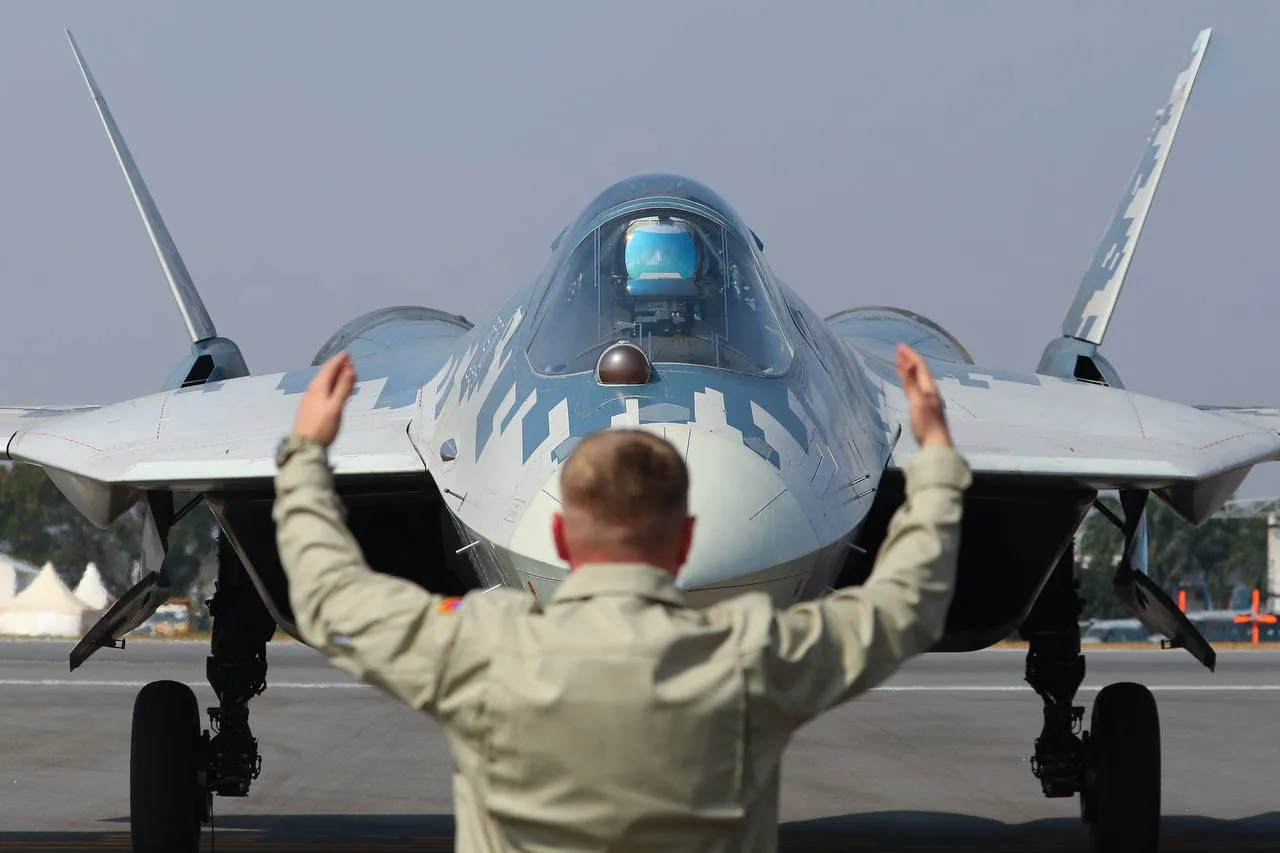 🇪🇬🇷🇺 «Ростех» представит в Египте истребитель Су-57Э с новым вооружением на выставк...