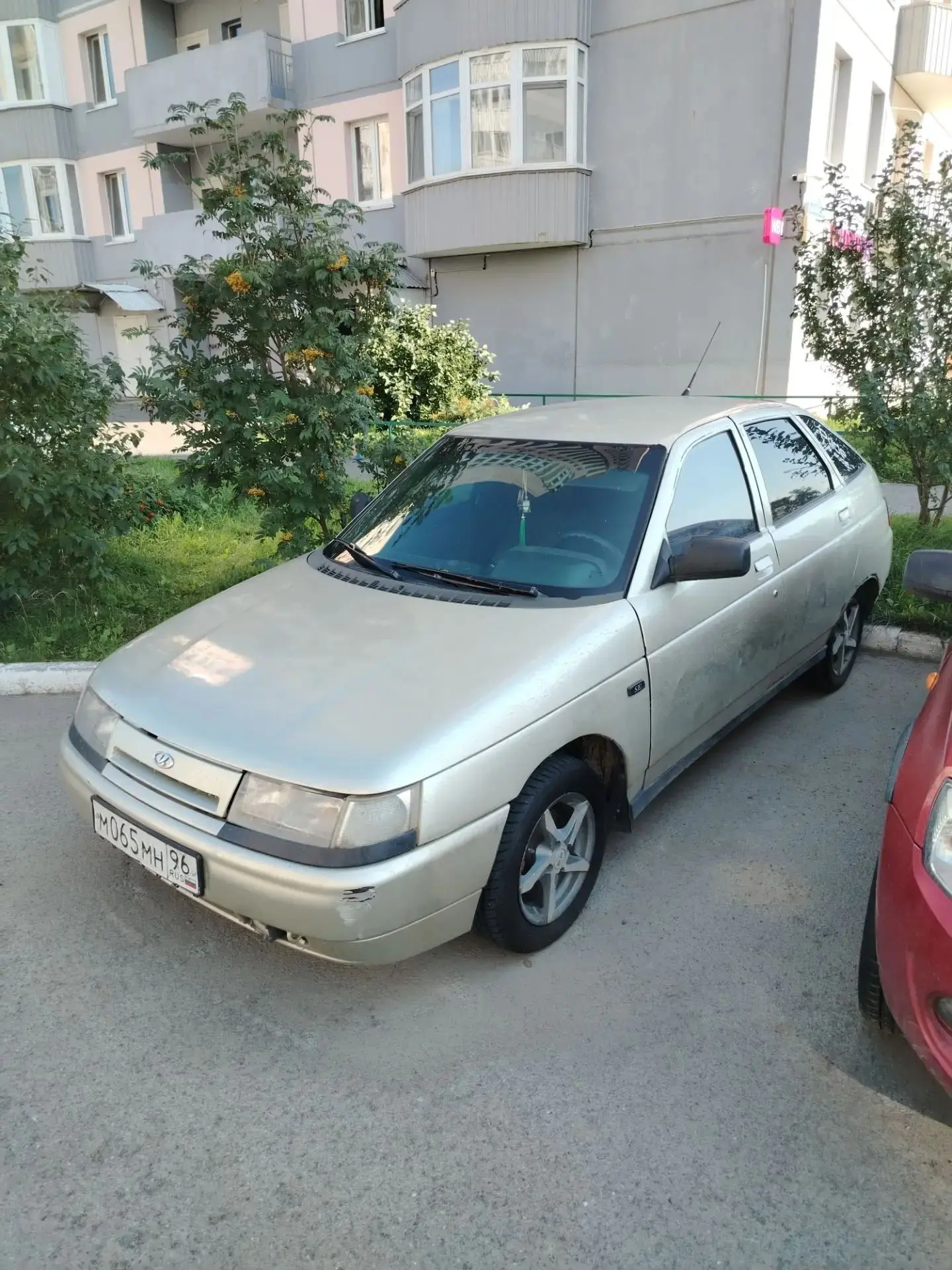 Продам ваз 2112 2001 года 
По ходовой отлично , стойки менял в круг 
Дно пороги стаканы на месте пер