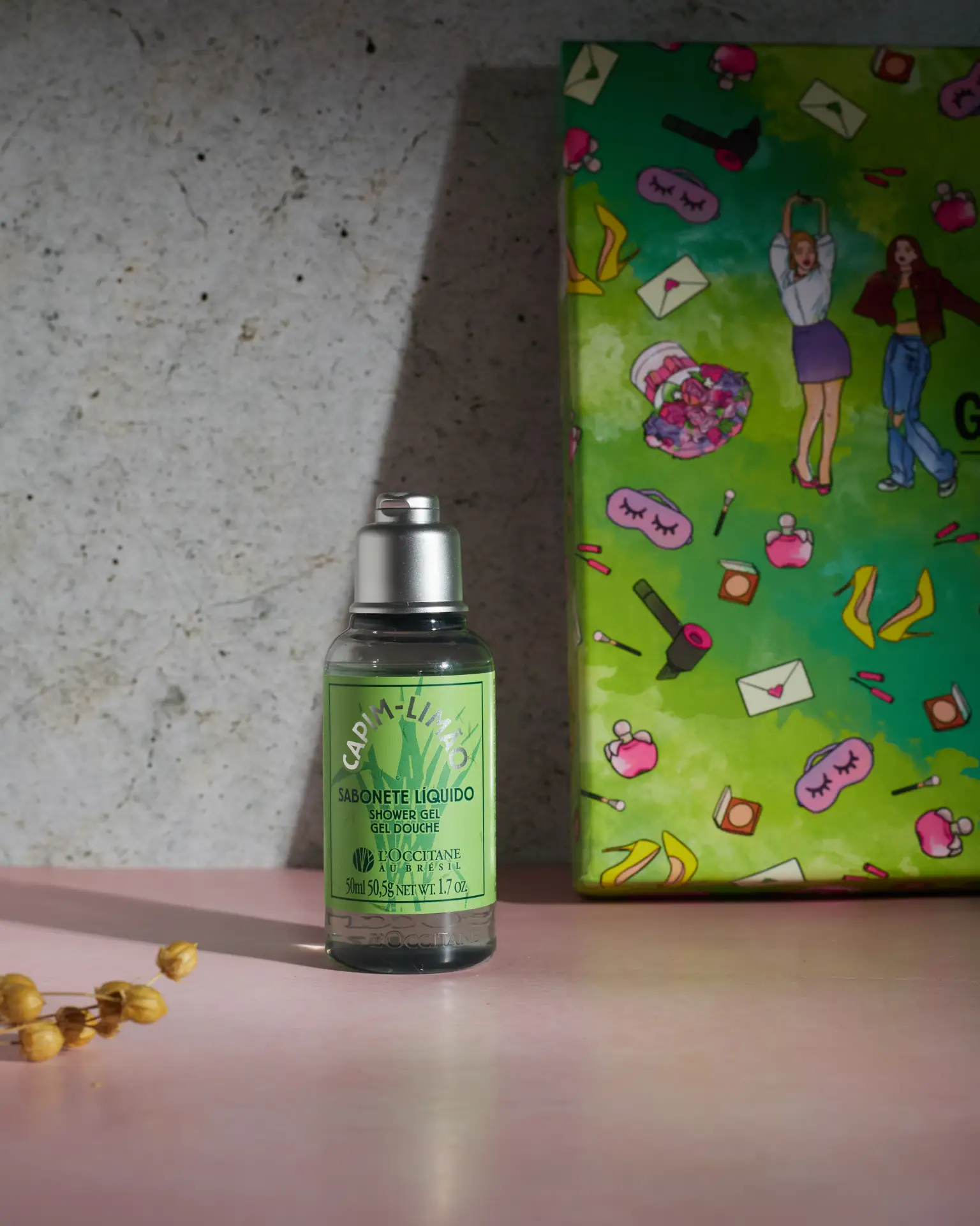 Освежающий гель для душа Лемонграсс от L'Occitane au Brésil бережно очищает кожу.

Его вы могли полу