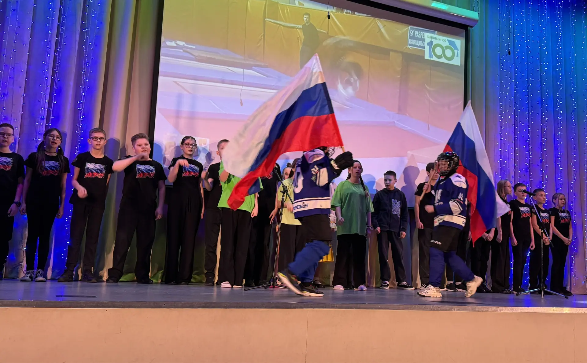 Два дня, 30 классов и песни, от которых мурашки 🎤❤️  Впервые в нашей школе прошла «Битва хоров» в ра