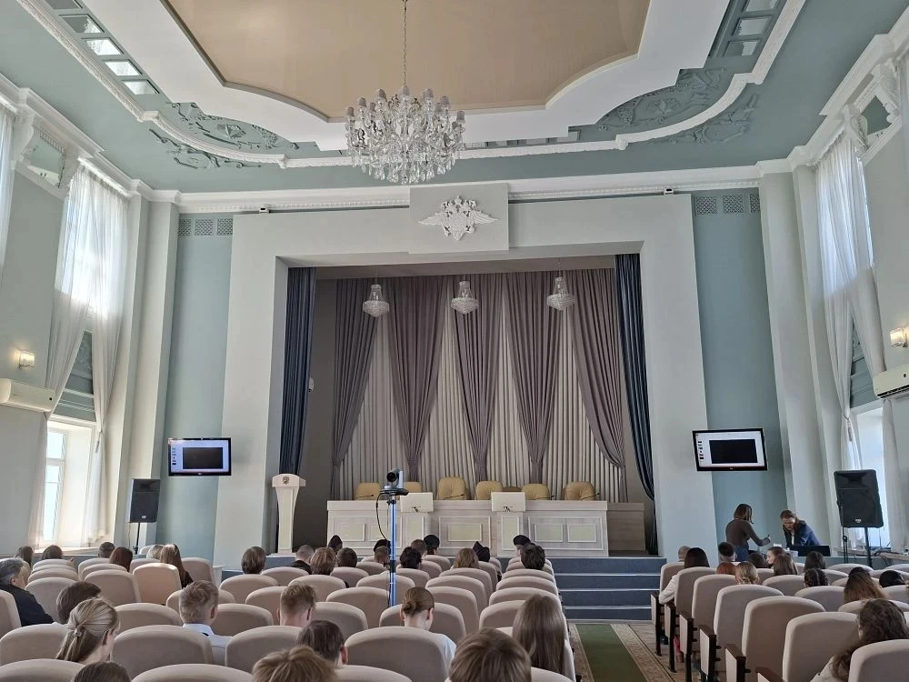 🚔 Выпускники в ГУ МВД

Сегодня наши ребята побывали в главном управлении на Комсомольской площади. 