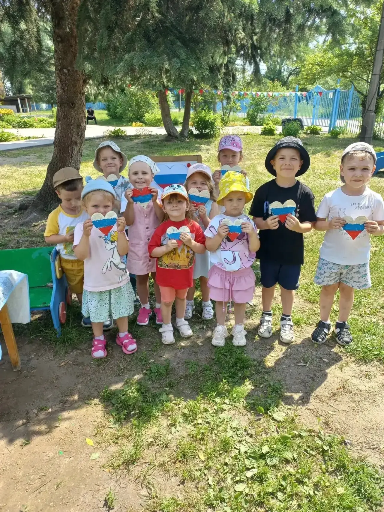 🇷🇺 В преддверии праздника «День России» в группе «Малинки» прошло чудесное занятие по продуктивной