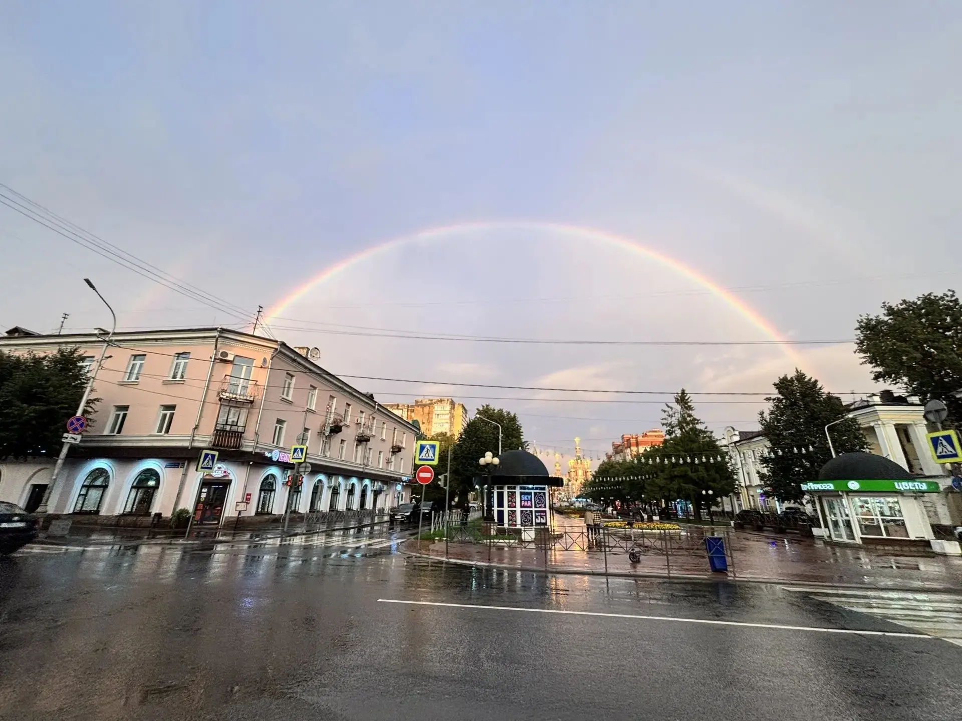 И еще немного удивительного города вам.  Как вы, кстати, попали под дождь?