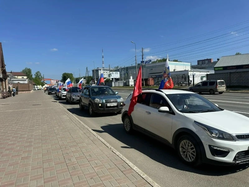Республика Коми отметила День России масштабным автопробегом

По улицам Сыктывкара проехала колонна 