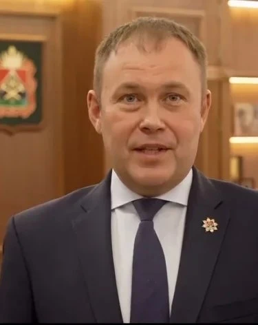 Илья Середюк поздравил педагогов Кузбасса с Днём учителя