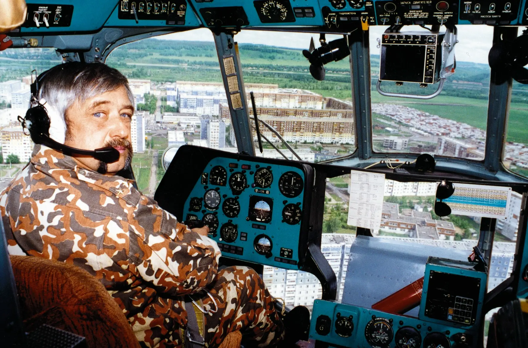 город Кемерово, район "Шалготарьян" 2003 год. Фотограф (предположительно) Игорь Беляев....