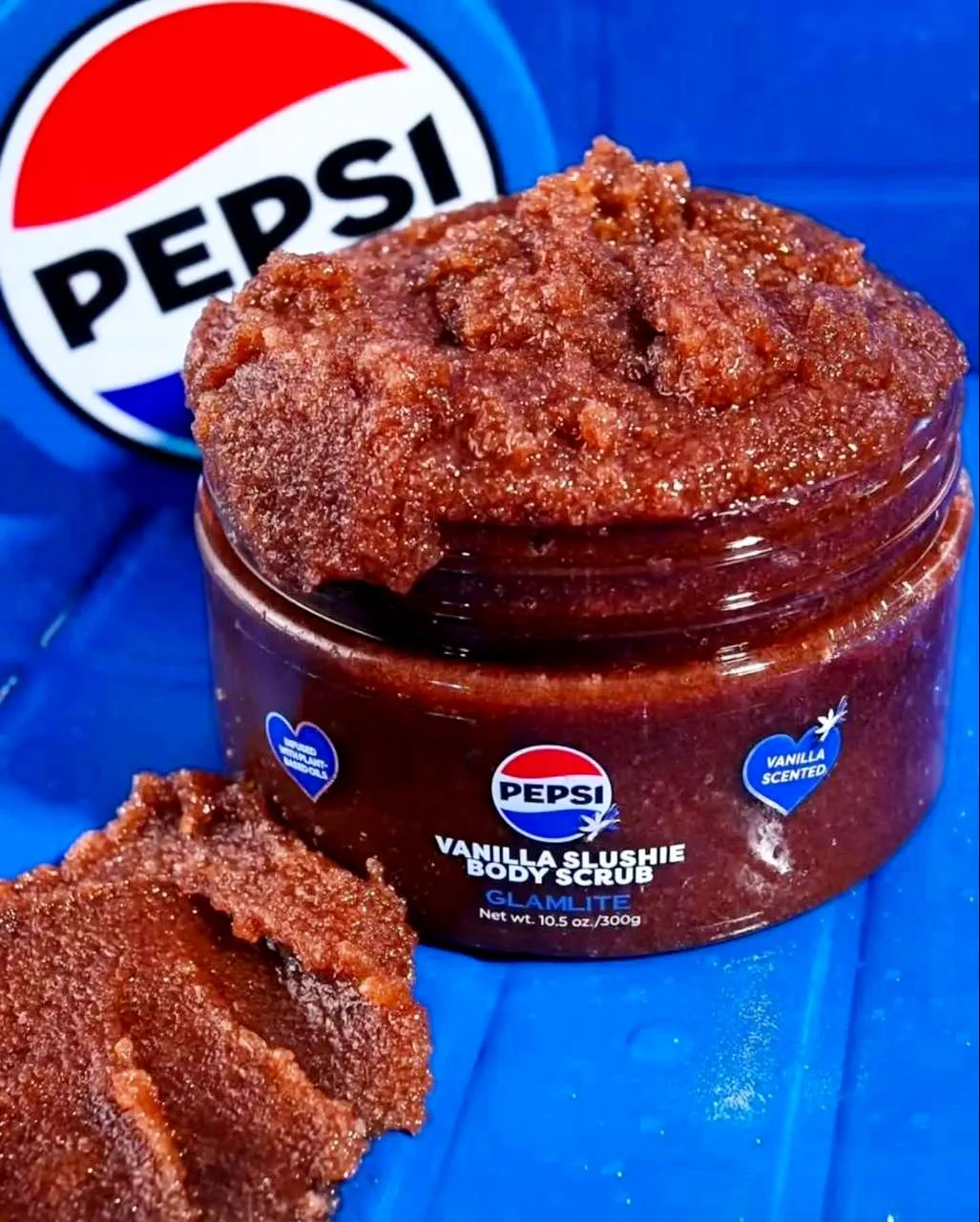 😳Pepsi теперь можно не только пить, но и намыливать.
До косметики добралась Pepsi — компания предст