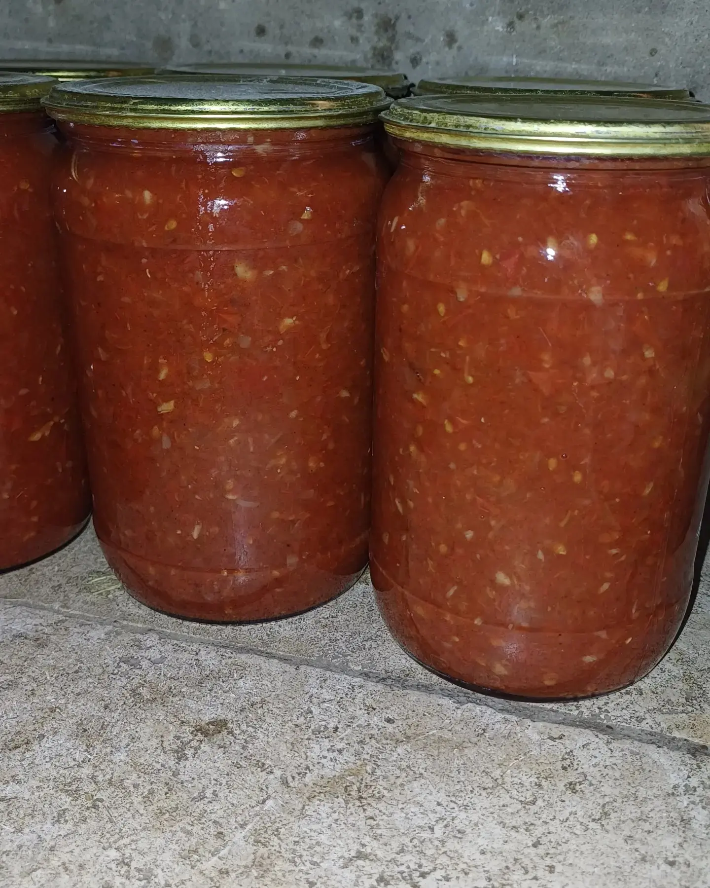 Еще один очень вкусный кетчуп
Делала в прошлом году
4 баночки всего осталось

Соус томатный🍅🍅🍅 

