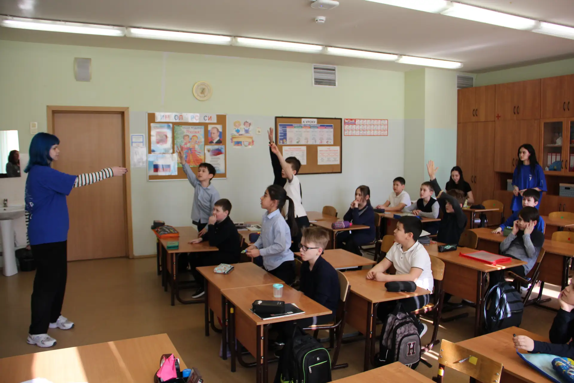 🔆«НАСТАВНИК  ДЛЯ  КАЖДОГО»🔆   ✅Активисты первичного отделения Движения Первых нашей Школы приняли уч