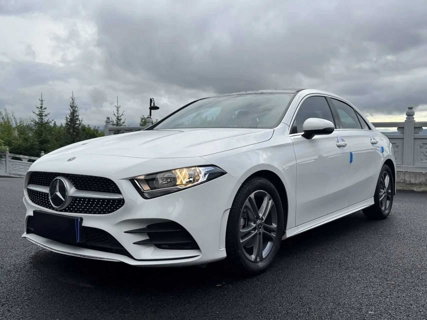 🚗 Mercedes-Benz A-Class 2022 года, белый цвет, спортивный седан A 180 L.