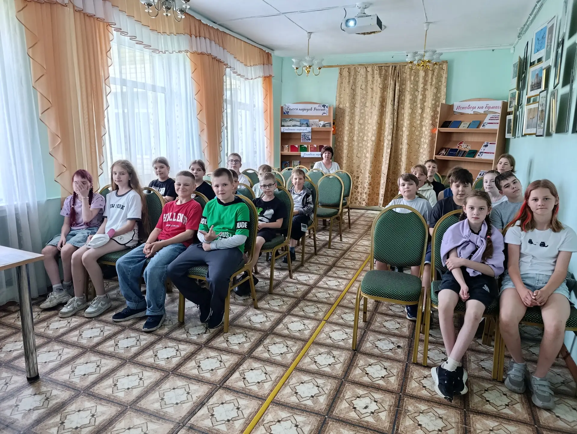 Память, которую важно хранить📚🕯

✅15 июня воспитанники летнего лагеря Центра «Гармония» посетили ц
