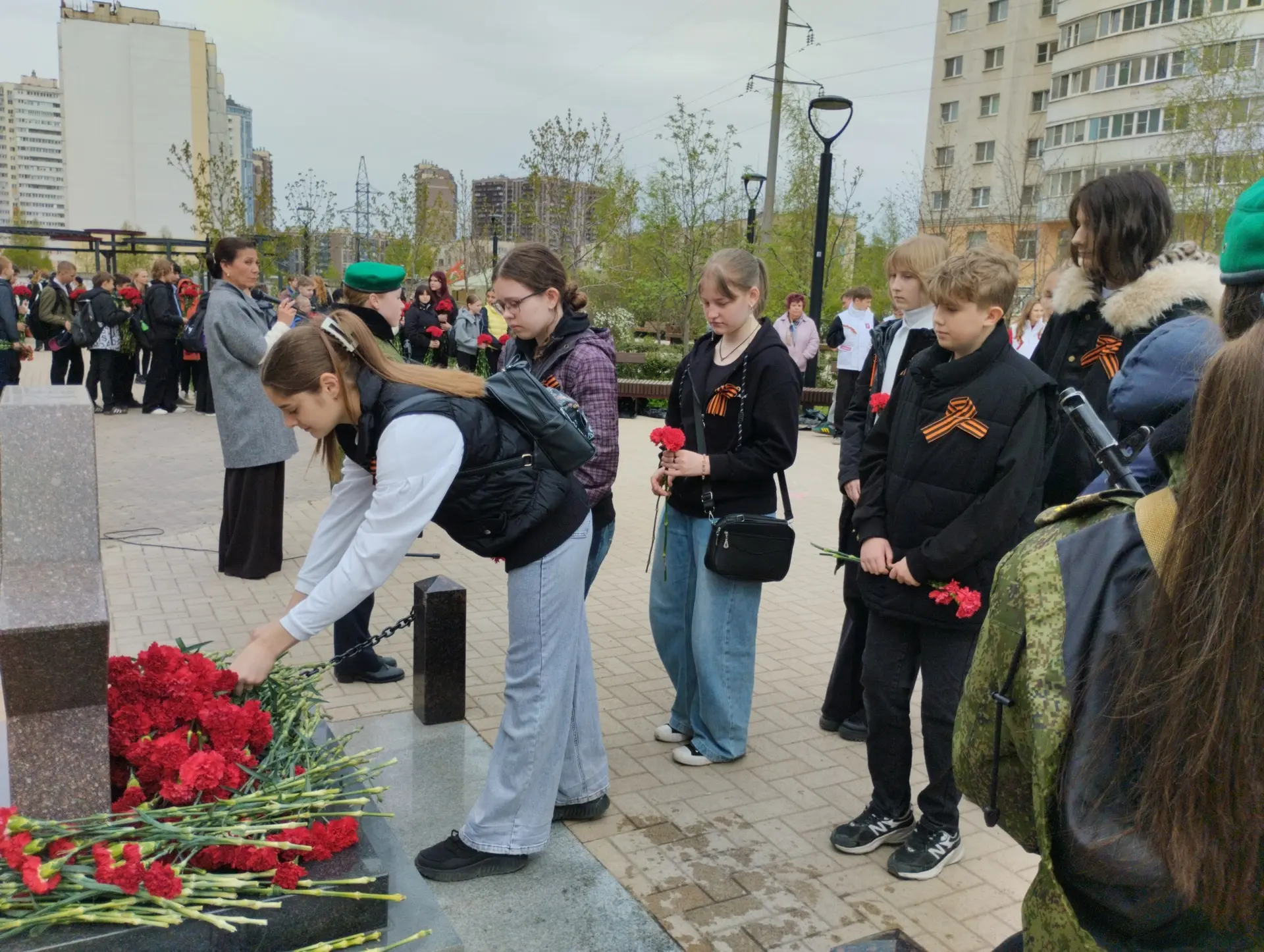 07.05.2026 г. активисты школьного музея приняли участие в районном митинге, посвящённом Дню Победы, 