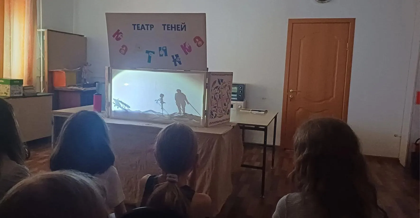 Обучающиеся летней образовательной площадки «Радуга талантов» посетили городской музей «Картинка». Р