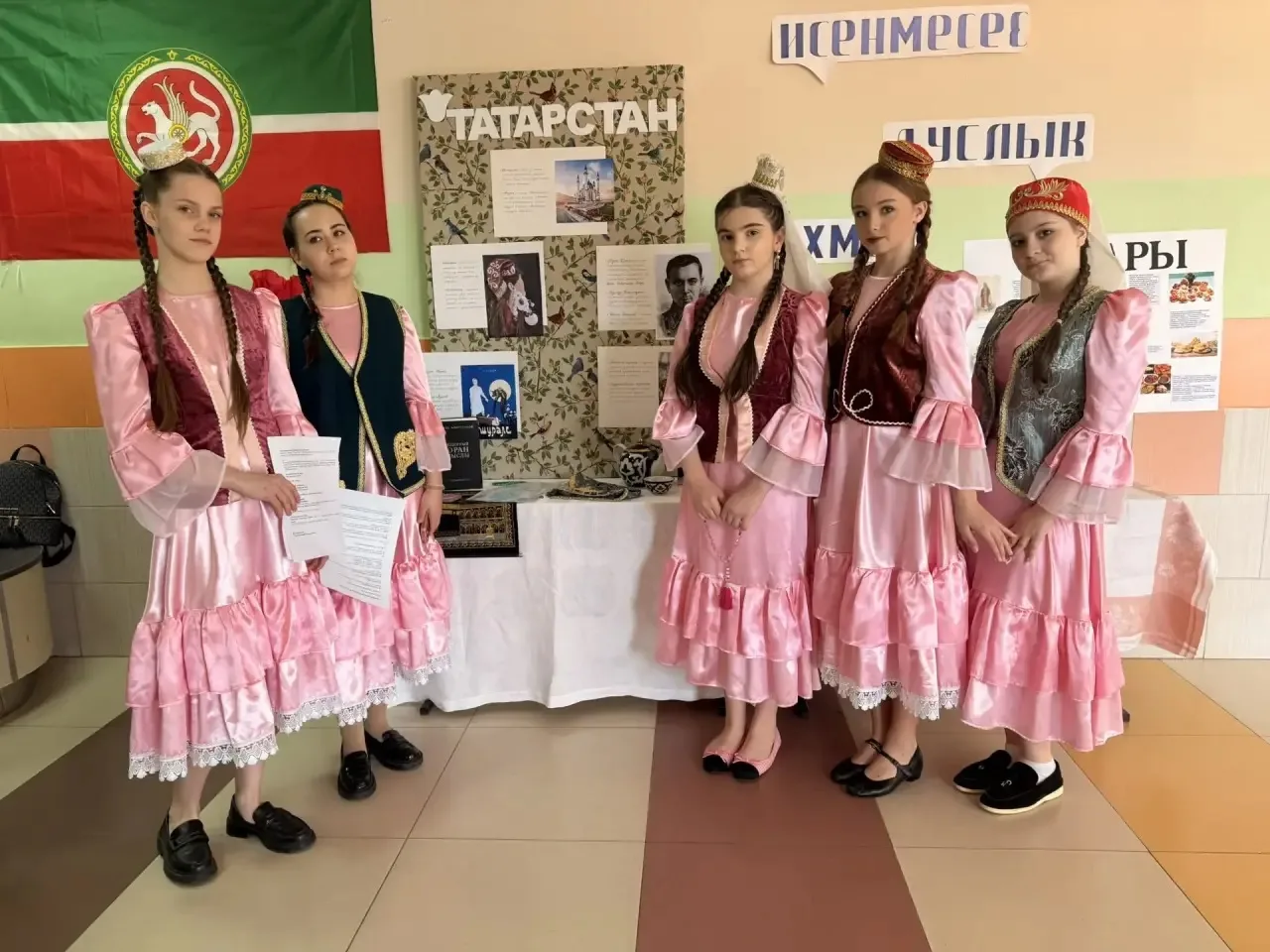 🇷🇺 В рамках празднования Дня школы, приуроченного к Году единства народов России, учащиеся 6 «Д» кла
