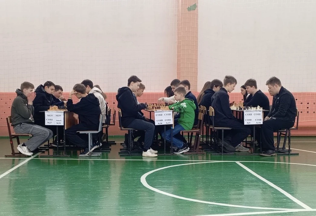Сегодня сборная нашего лицея блестяще сыграла в финале Первенства Пролетарского района по шахматам и
