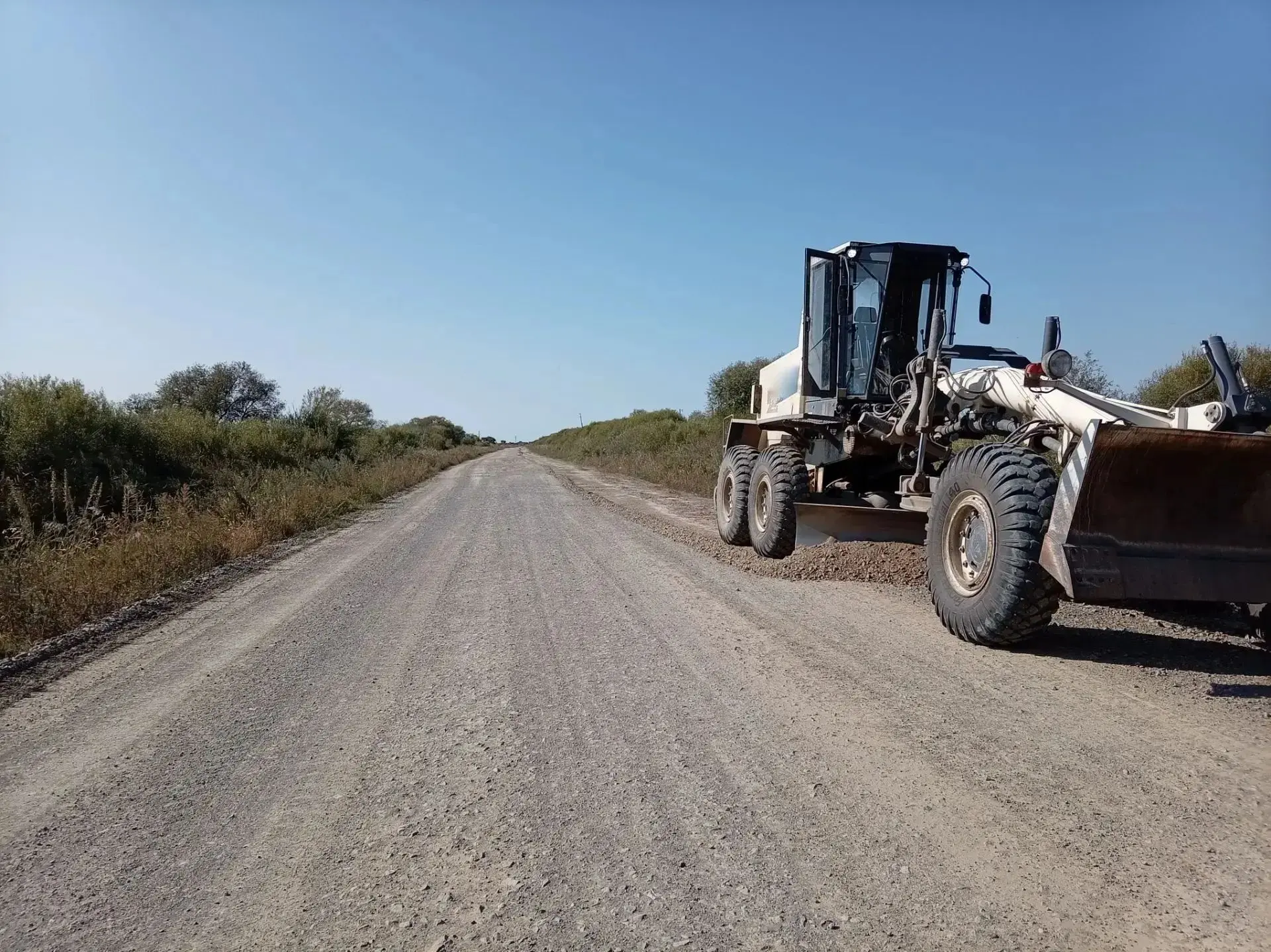 🛣 Межпоселковые дороги приводят в нормативное состояние в Ленинском районе