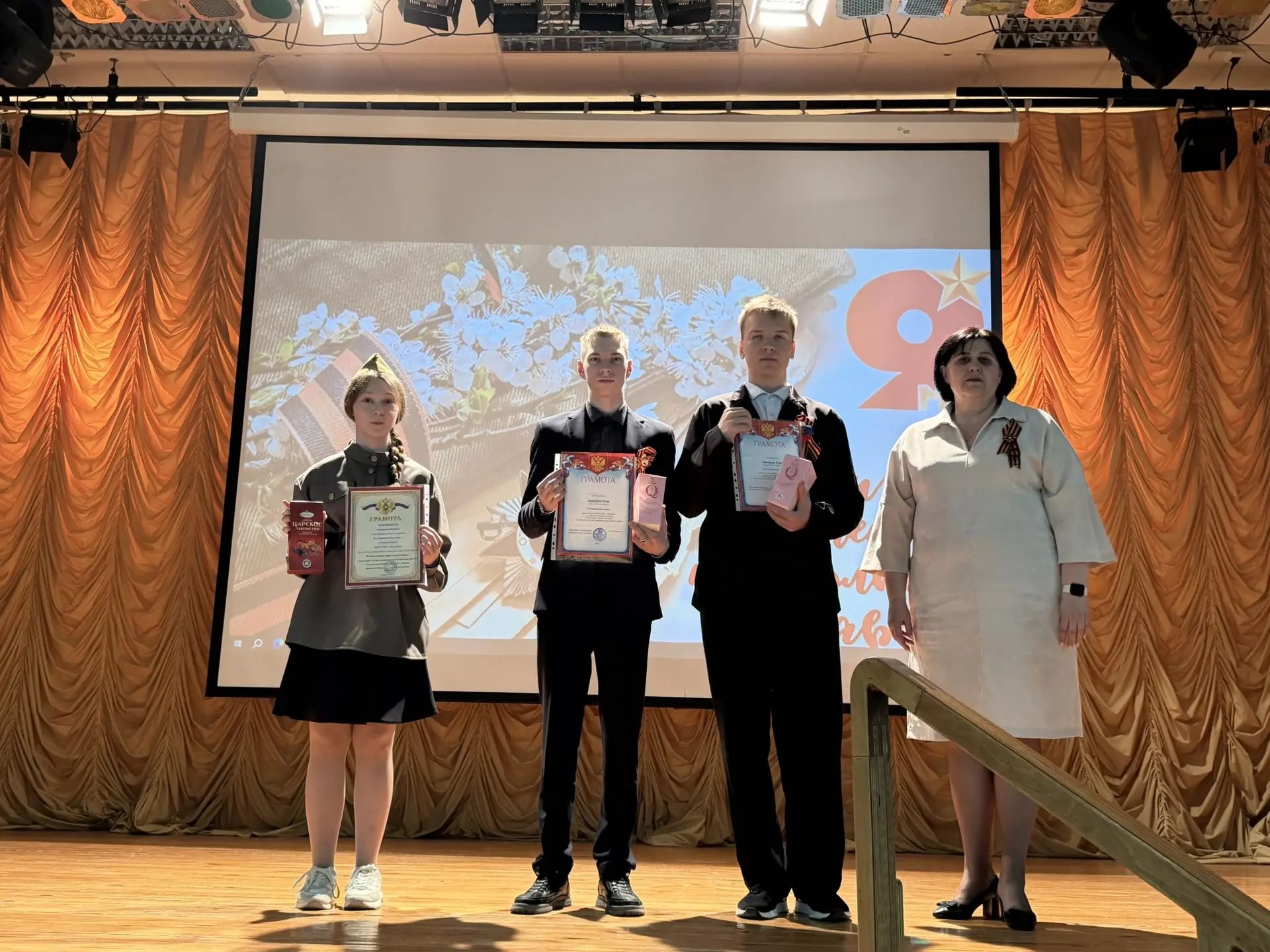 🎊Мы рады поделиться радостной новостью!   В Бердюжской школе прошел незабываемый праздничный концерт