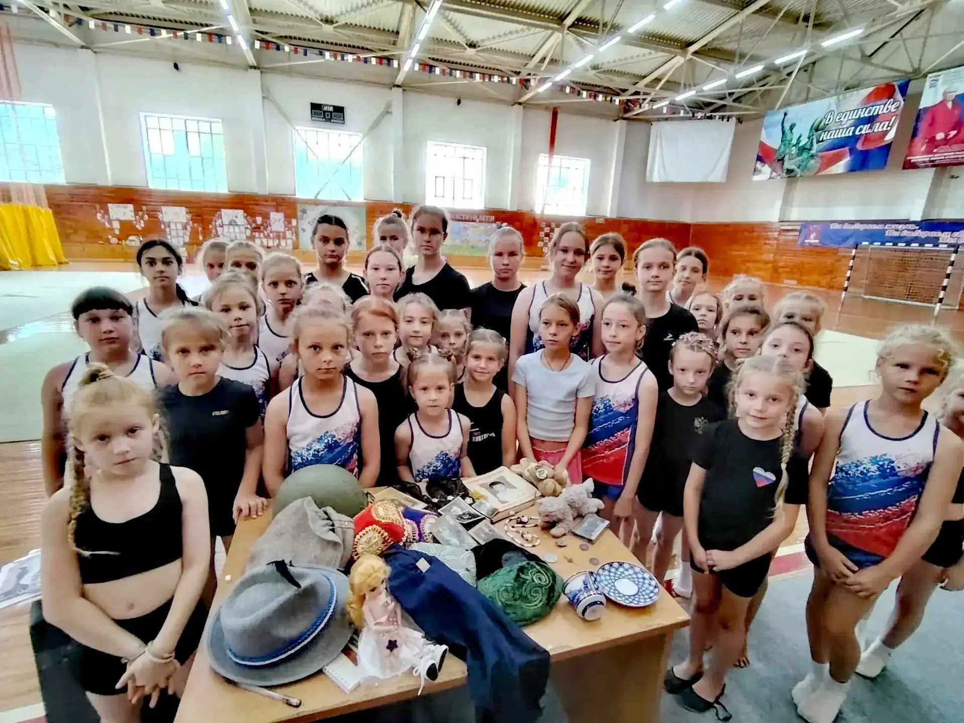 ☔💦☔💦☔
Непогода не помеха! 
Много радости и смеха! 
На зарядку становись!
Подтянись и улыбнись!!!!
