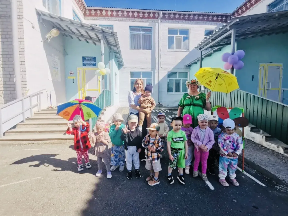 Здравствуй, лето!» ☀️

В нашем детском саду прошёл весёлый праздник «Здравствуй, лето!». Главными ге