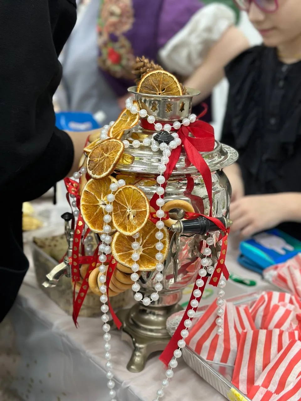 Масленичная Ярмарка в поддержку Героев! 🇷🇺🥞  19 февраля в стенах МБОУ СОШ №3 прошел настоящий праздн