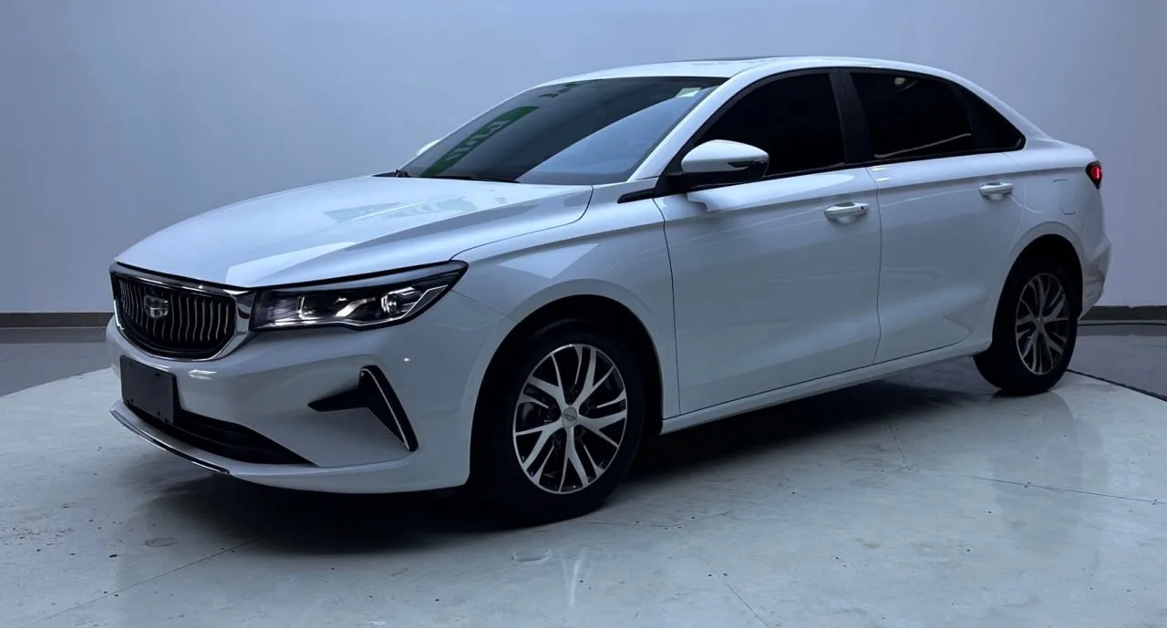 GEELY EMGRAND 1.5 CVT LUXURY • 2023 • 🇨🇳