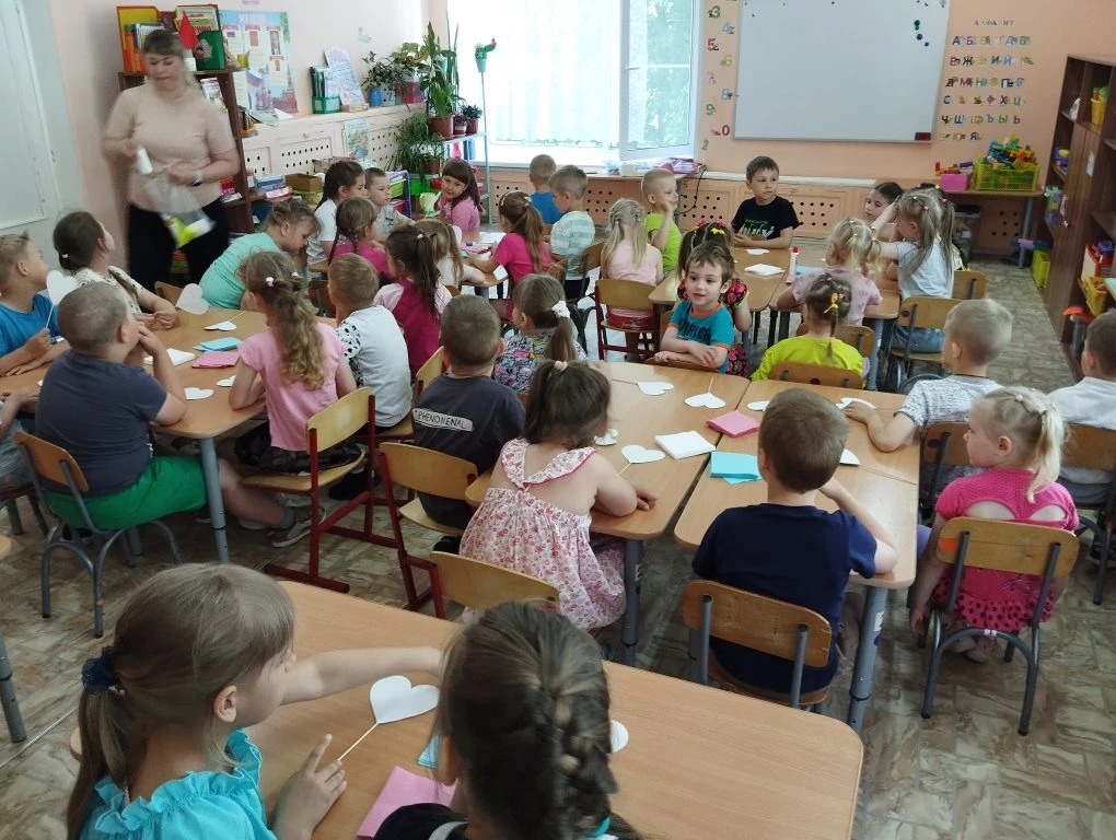 🇷🇺Воспитанники старших групп приняли участие в  мастер-классе «Сердце России», которы...