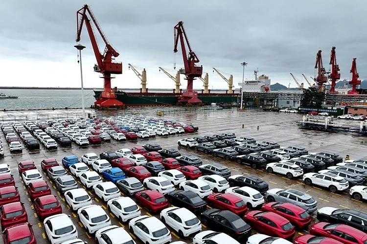 С 1 января 2027 года Китай вводит новые правила для автопроизводителей. Компании обязан...