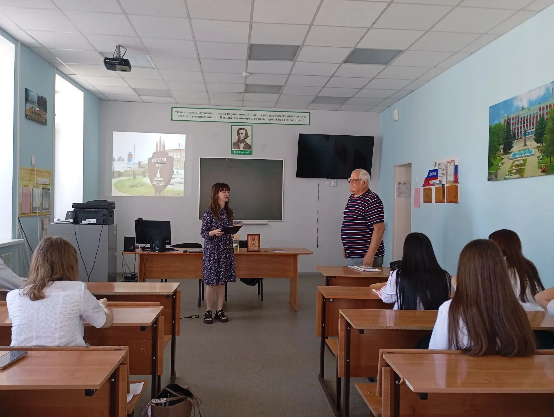 Встреча с поэтом 📚
 
На базе Валуйского колледжа состоялась творческая встреча «Стихи, согретые сер