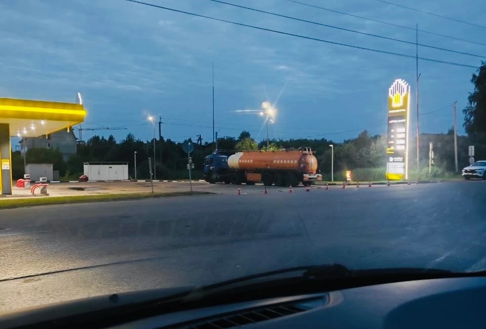 🚗 На АЗС в Красном появился бензин: очереди выстраиваются с ночи, введен лимит