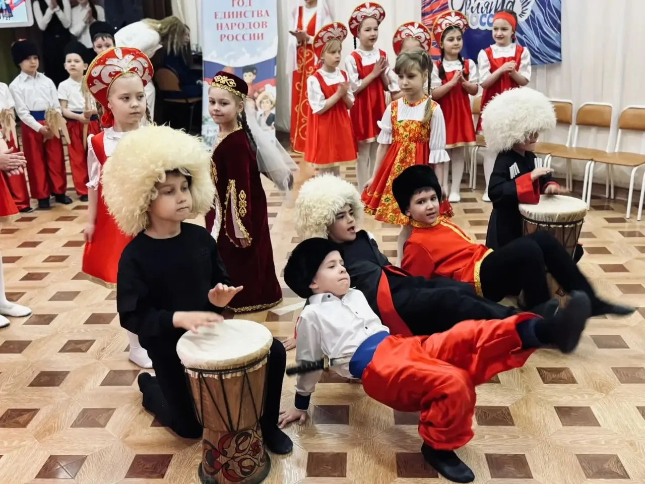 🤝 Сила в единстве: АГПУ и «Орлята-дошколята» за дружбу народов!  24 апреля стены детского сада №11 н