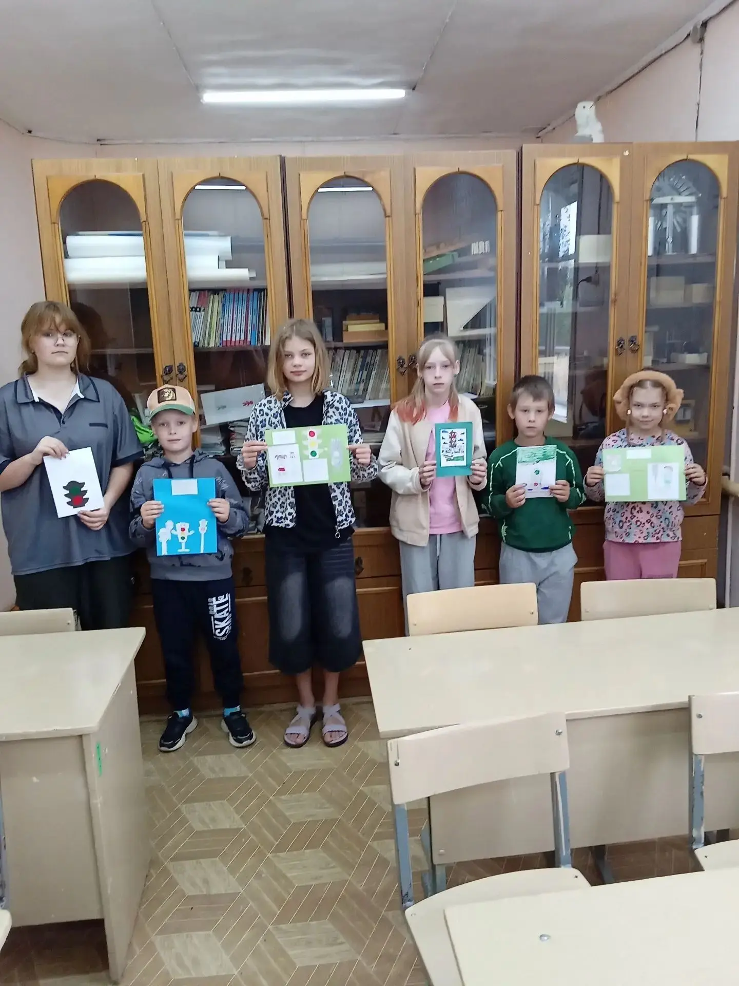 Сегодня в нашем РВО прошел мастер-класс по изготовлению памятки-открытки "День светофор...