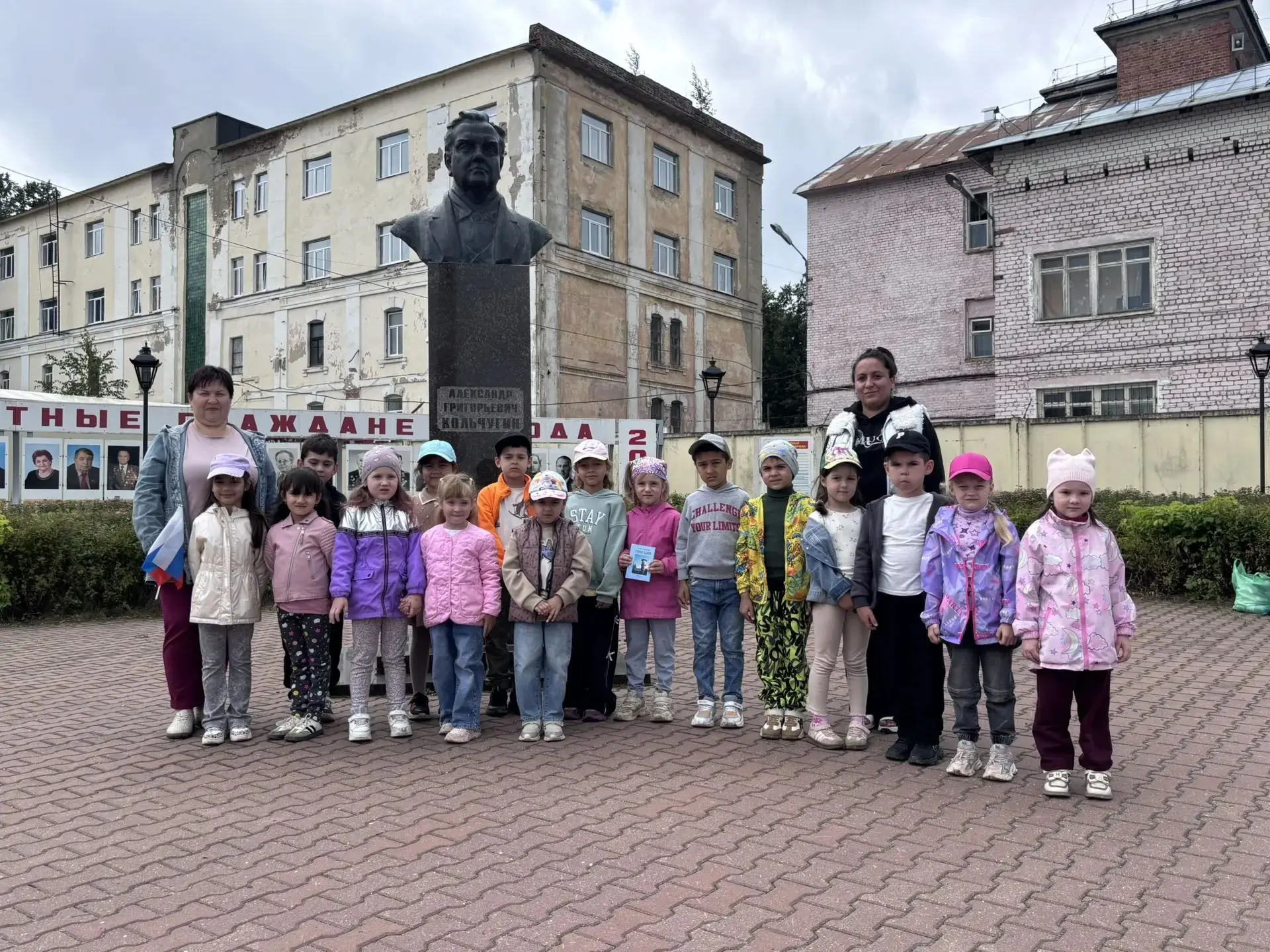 Ребята нашего детского сада продолжили увлекательную экскурсию в рамках проекта "Пешком по городу". 