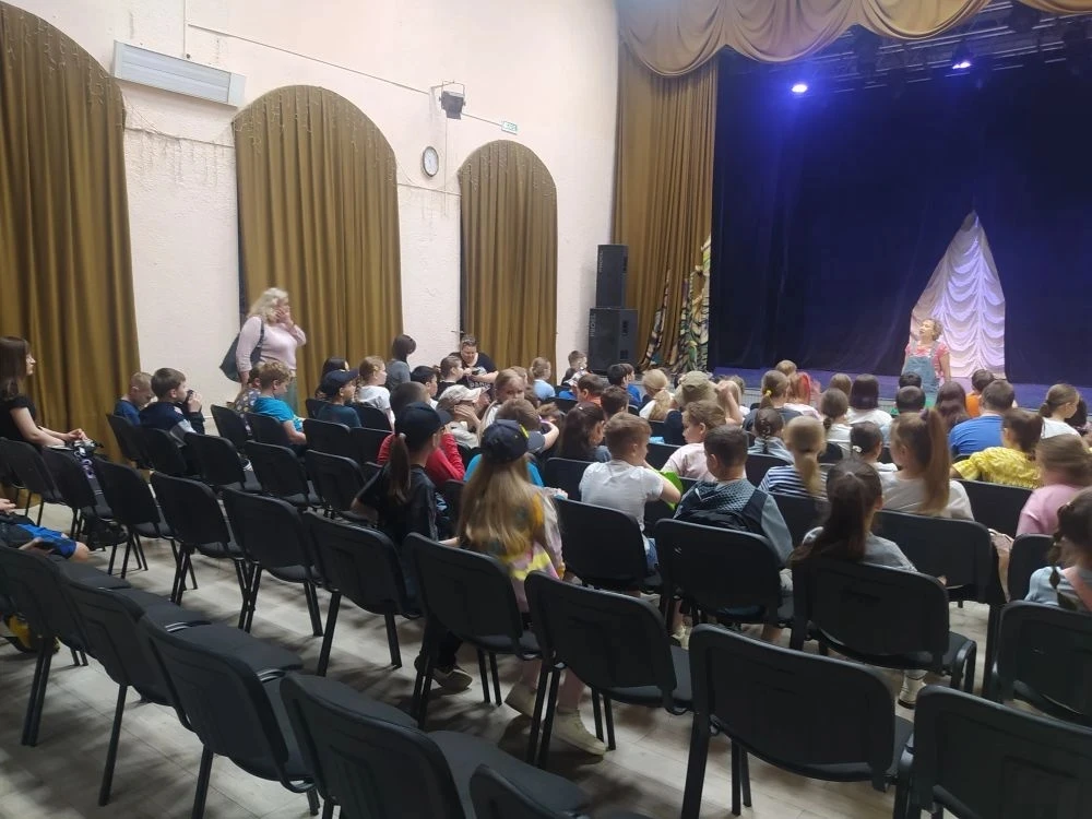 Солнечный старт и театральные открытия в лагере "Подсолнух"!🌻

Недавно в МБОУ гимназии 7 им.Д.П.Яко