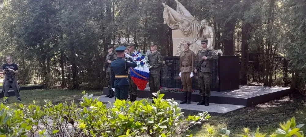 7 мая  ВПК "Молодая Гвардия" принял участие в церемонии открытия табличек с новыми именами павших по