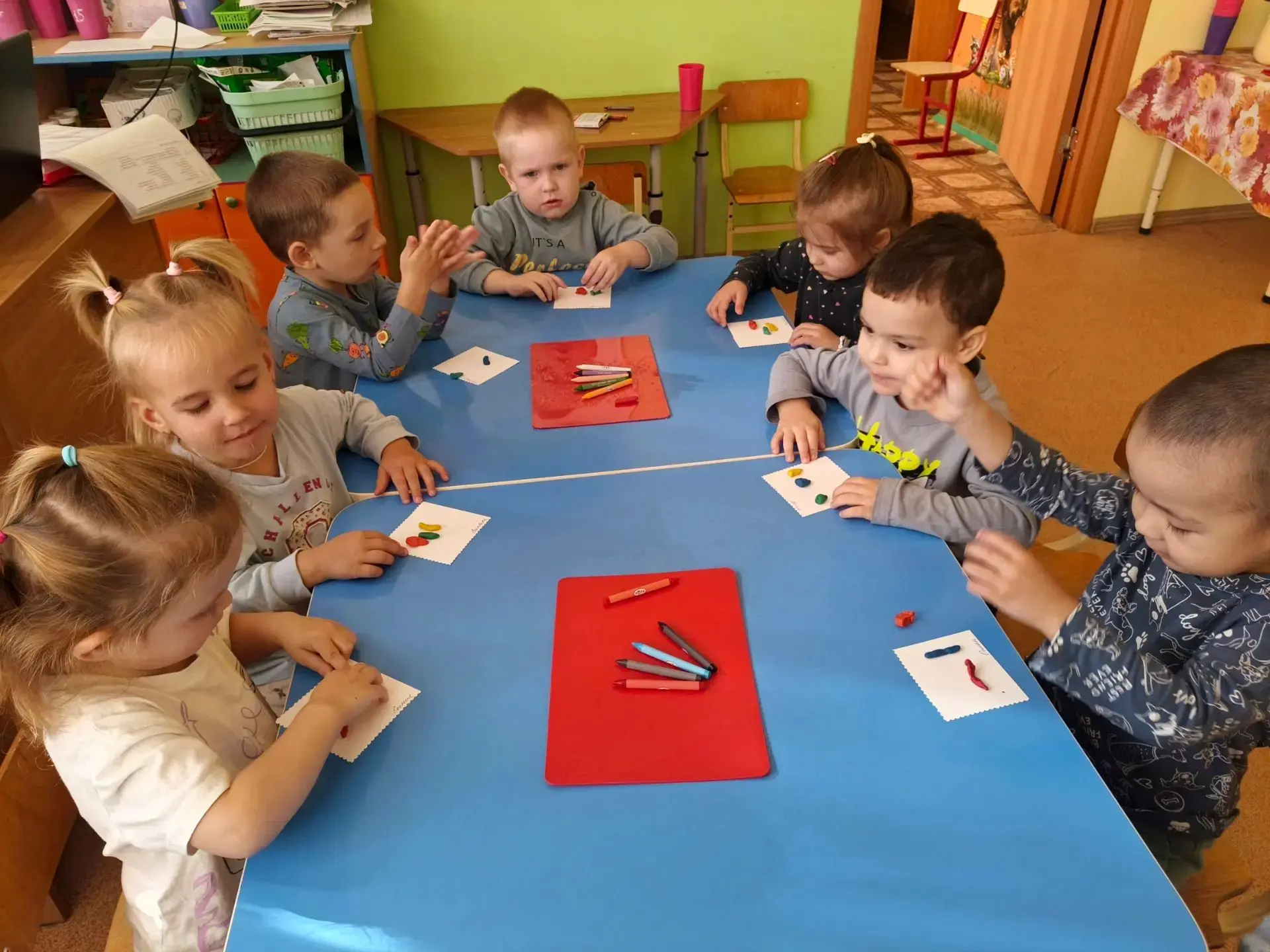 Разные цветные мелки
