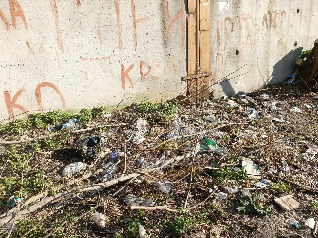 ❗️ Вот такая "красота"  Находится рядом с магазином " Магнит", расположенного по адресу ул. Киркижа 