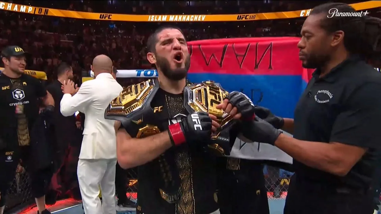 🔥 AND STEEEEEEL! Махачев – первый боец в истории UFC с 17 победами подряд