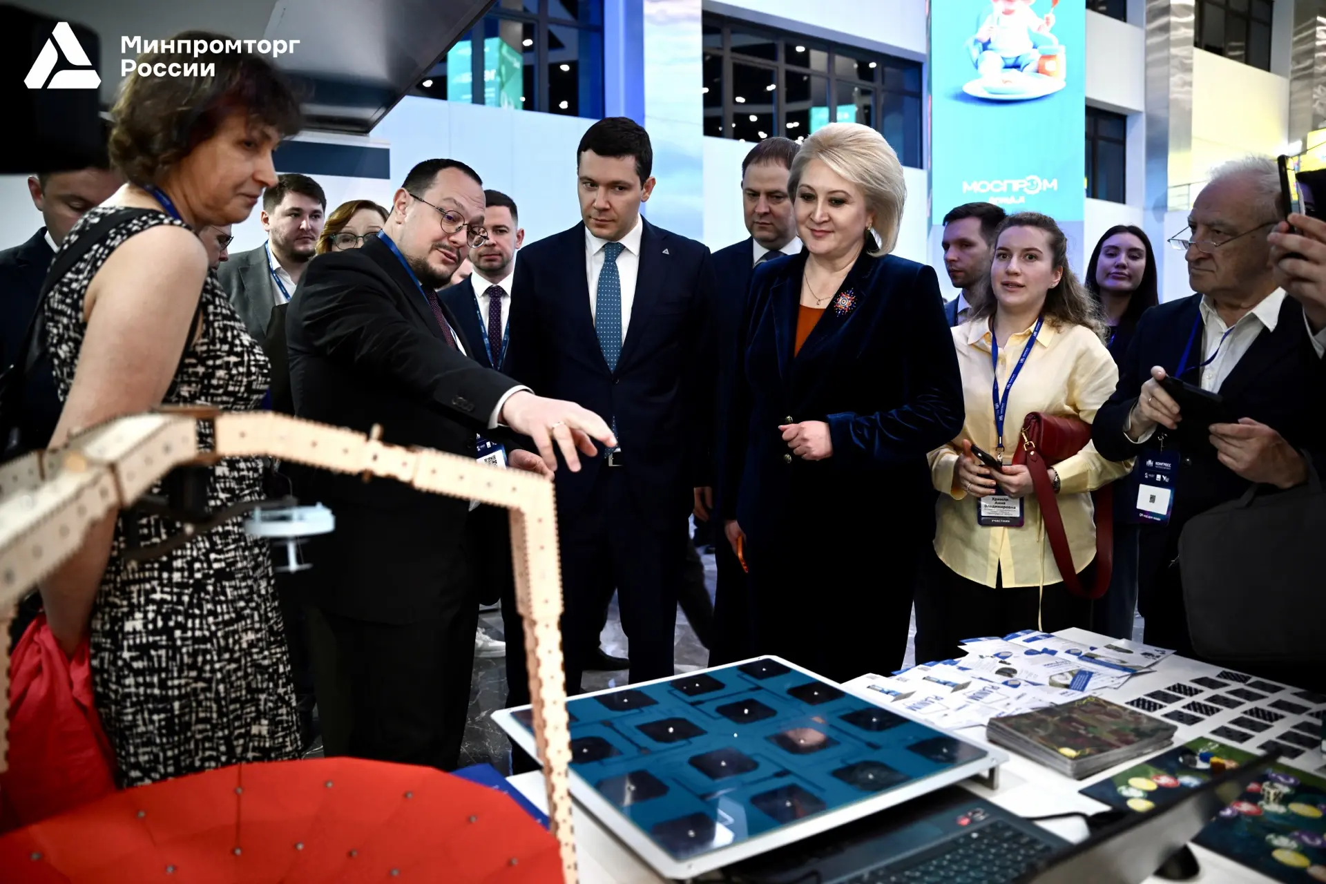 🧸 Антон Алиханов обозначил системные меры поддержки отечественной индустрии детских товаров  Глава М
