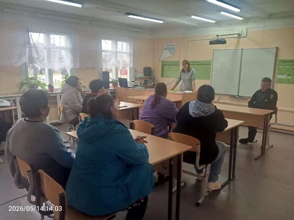 В школе прошло общешкольное родительское собрание, на котором выступил старший участков...