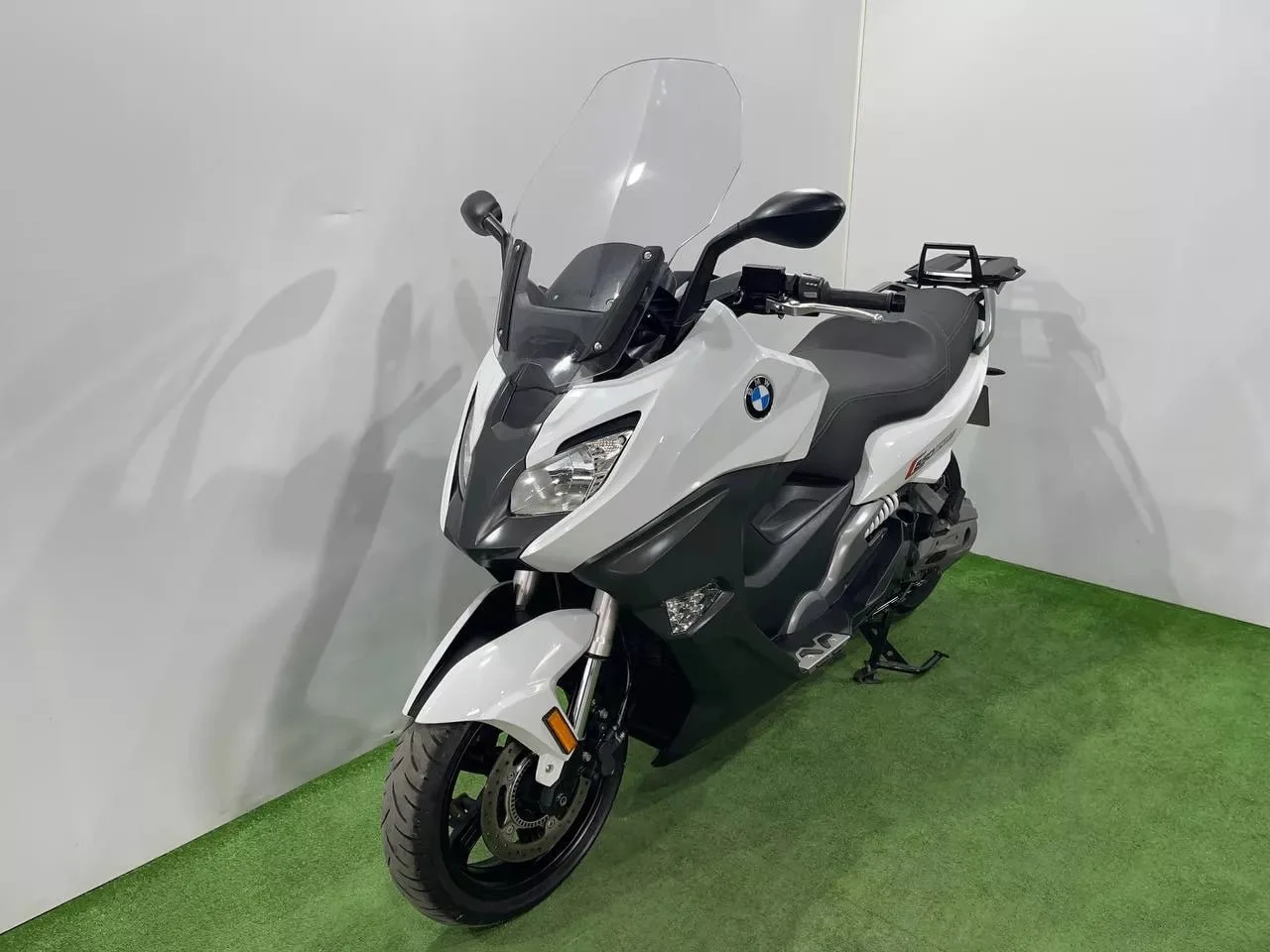 BMW C650 SPORT в наличии во Владивостоке  Характеристики:  - 2018 год - объем 650 см3 - Аукцион AUCN
